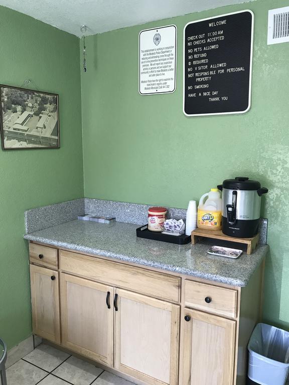 Economy Inn Modesto Zewnętrze zdjęcie