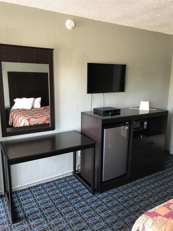 Economy Inn Modesto Zewnętrze zdjęcie