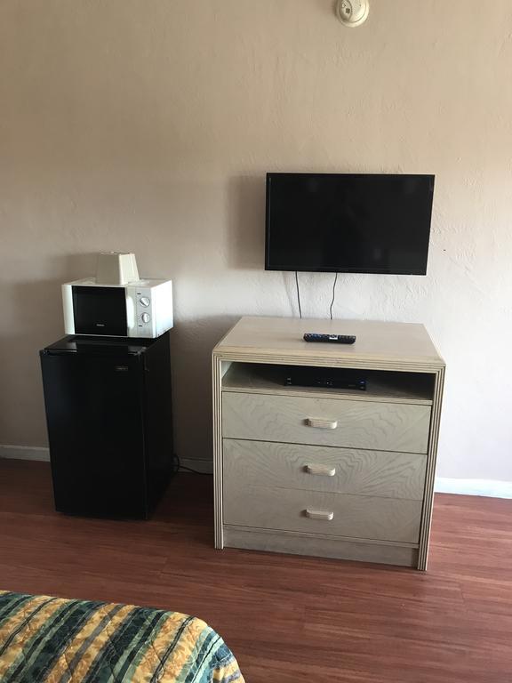 Economy Inn Modesto Zewnętrze zdjęcie